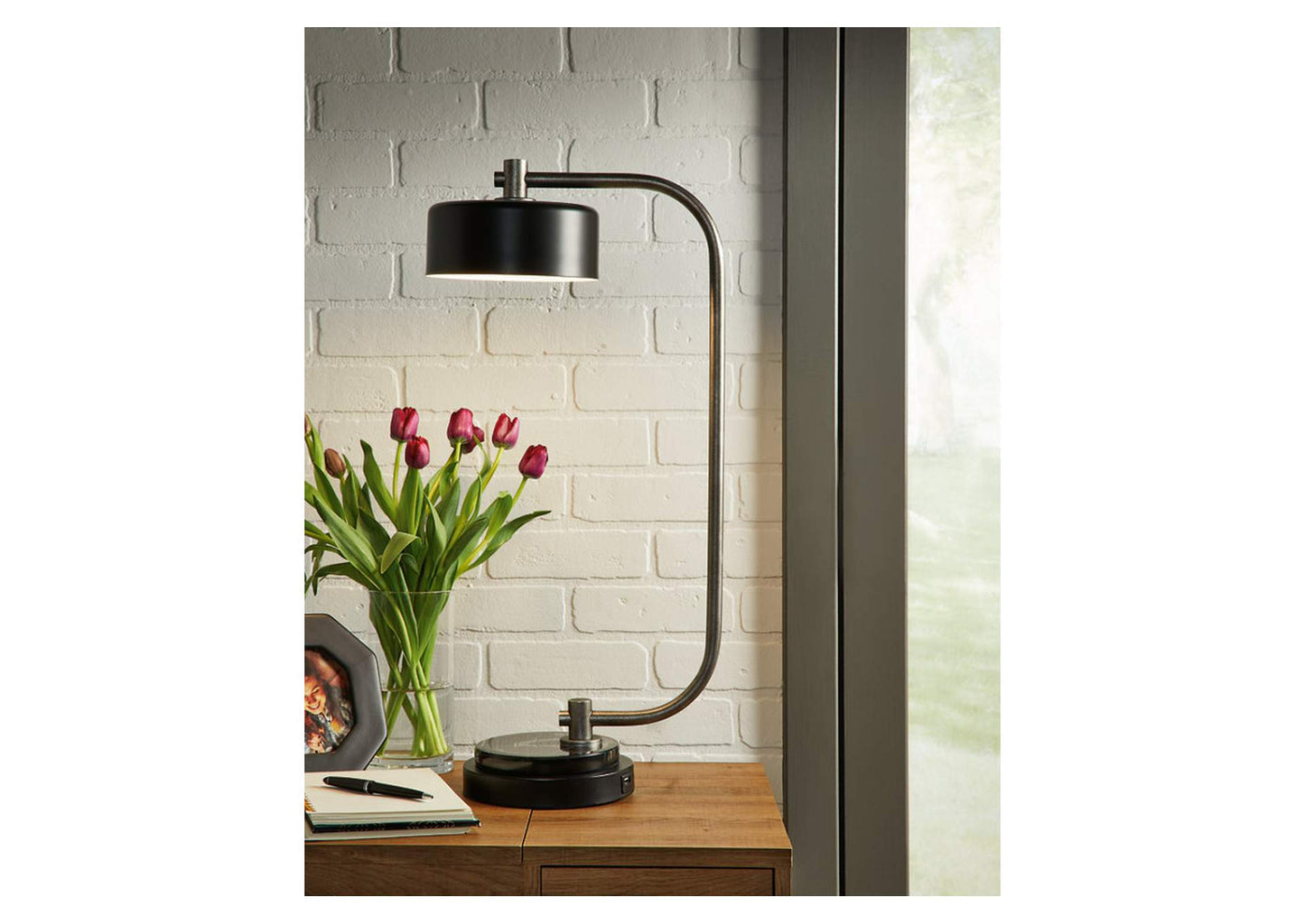 Eliridge 25.38" Black Arched Table Lamp with USB